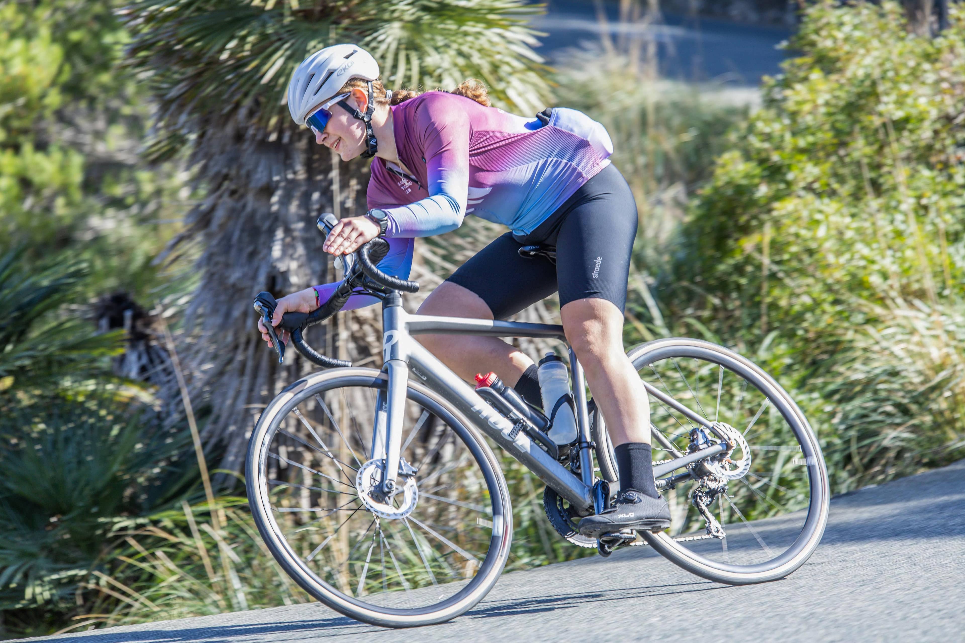 Client cycling in a pink jersey
